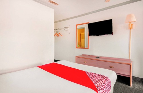 Durham Hotel | Suburban Escape with Comfy Bed + Proximity to Downtown Durham