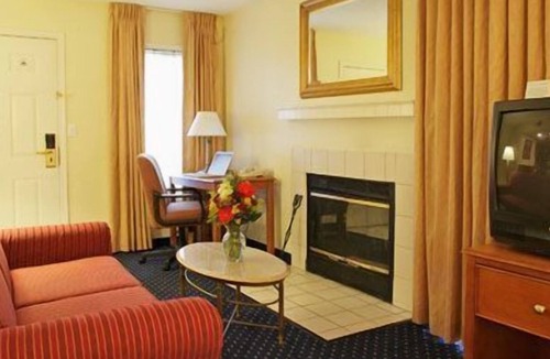 Fort Wayne Hotel | Suburban Studios