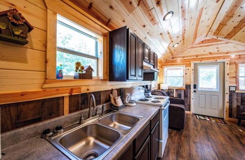 Broken Bow Cabin | Sugar Maple: Sleep 3, Tiny Cabin, Pets, Near Lake