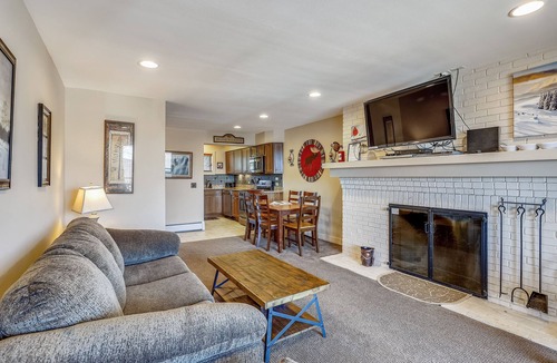 Killington Condo | Sunrise Timberline I7 Quaint 2 bedroom Sunrise Timberline I7 Ski to/from. Pets welcome