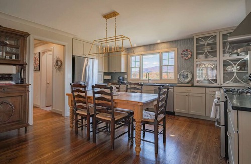 Roseland House | Sunset Pointe - Fire Pit | Walking Trails & Creek!