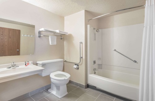 Devils Lake Hotel | Super 8 by Wyndham Devils Lake