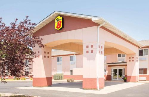 Iola Hotel | Super 8 by Wyndham Iola KS