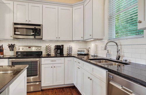 Silver Point House | Super Spacious | Big Patio | Hot Tub | #1 Location