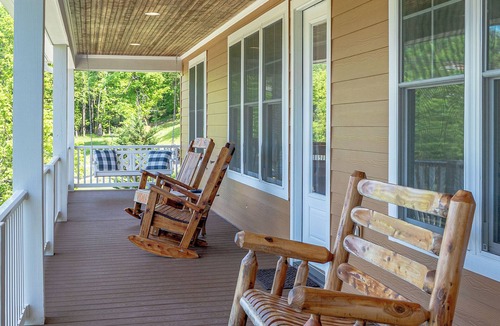 Silver Point House | Super Spacious | Big Patio | Hot Tub | #1 Location