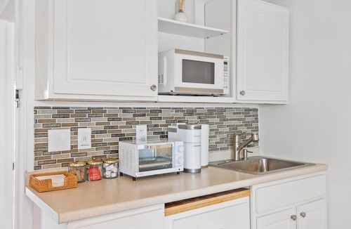 Hampton Apartment | Surfside- Boutique Studio Condo w/Pool