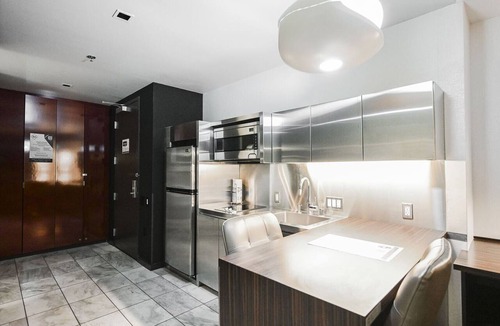 Las Vegas Apartment | SVS: Sunset View Studio | Resort Pool | No Resort Fee | Palms Place