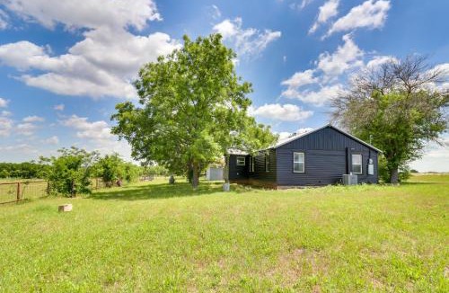 Lorena House | Sweeping Valley Views! 2-Acre Lorena Retreat