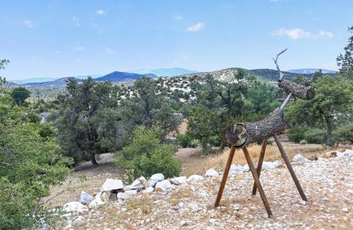 Tehachapi House | Tehachapi 12-Guest Group Escape home