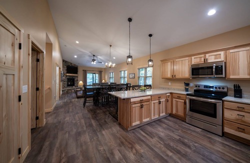 Cable House | Telemark Point Deluxe Lakefront Duplex - 4br/2ba