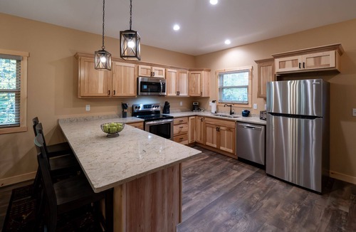 Cable House | Telemark Point Deluxe Lakefront Duplex - 4br/2ba
