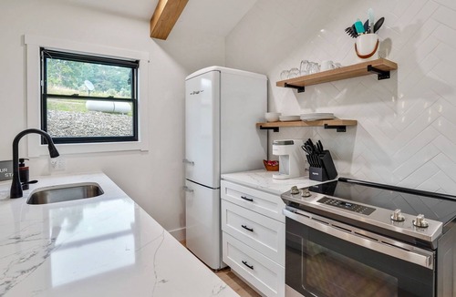 Logan Cabin | The Ashton | Modern Hocking Hills Cabin