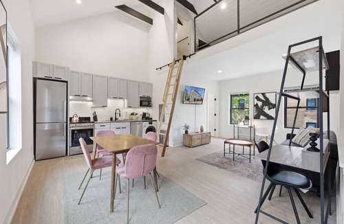 Olde Towne East Apartment | The Capital Loft: Work-Ready Long-Term Retreat