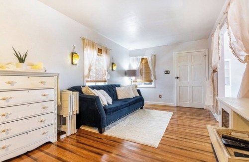 Joshua Tree Cottage | The Desert Rose Cottage with WiFi, AC in charming Joshua Tree