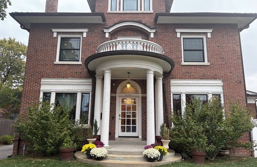 Mapleton/Fall Creek House | THE DREAM & SOLITUDE SUITE — QUIET TWO-ROOM STAY FOR WOMEN