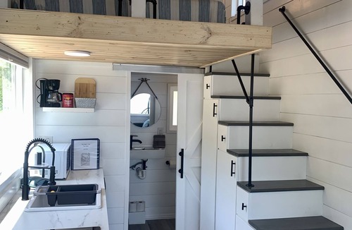 Bellevue Cabin | The Eagle's View - Tiny Home 4