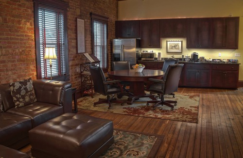 Marietta Hotel | The Hackett Hotel