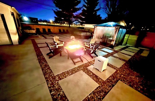 Columbus House | The Headquarters by: BLUE spacious 5 bedrooms Hot tub park!