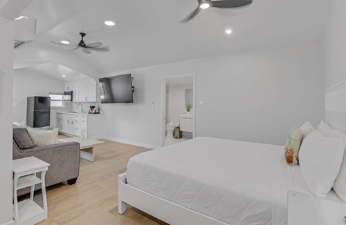 The Meadows House | The Palms Hotel
