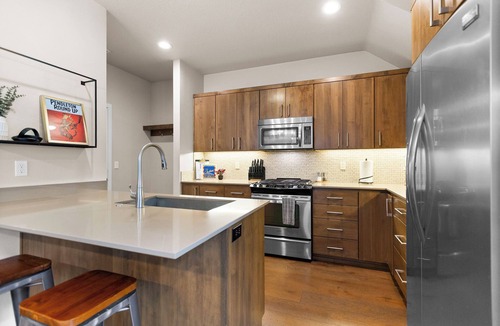 Eugene House | THE PENDLETON – WALKABLE/ARCADE LOFT/MODERN/LIGHT