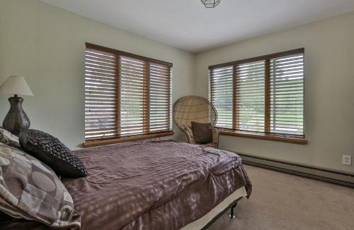 Pine River Pond House | The Pine River Pond Premier Lakehouse 4BR High-End Retreat