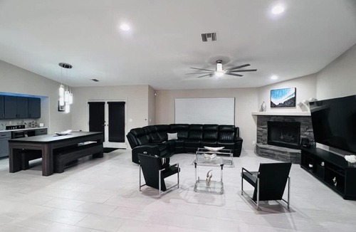 Laughlin House | The River's Ace a Luxury River & Lake Pool Oasis