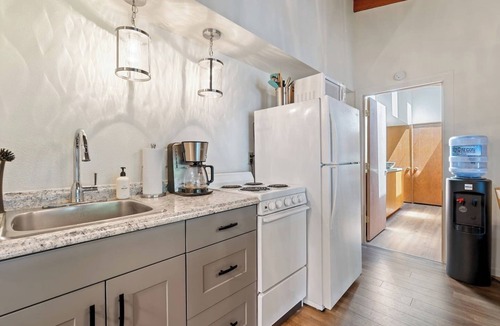 Old Evergreen Highway House | The Riverfront Retreat-Woods Landing