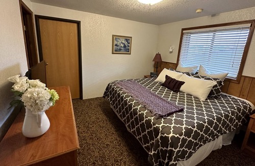 Wrangell Cabin | The Sourdough Lodge