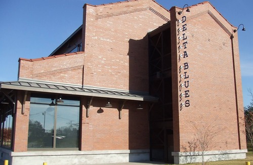 Clarksdale Apartment | The Squeeze Box : Rated #1 in 5 Stars ★ ★ ★ ★ by our guests