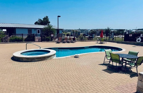 Austin Apartment | The Tiny Tejas with Pool and Hot Tub