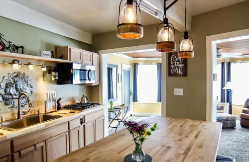 Pendleton Apartment | The Waterfall Suite Studio Apartment With Kitchen and Hot Tub!