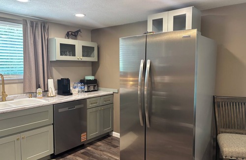 Hot Springs Cottage | The Winner’s Circle Cottage at the Creek; New Fully Remodeled; Perfect Location!