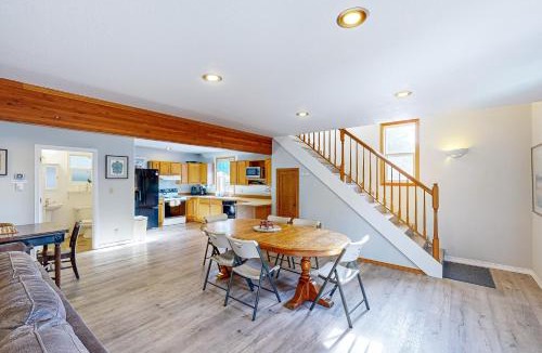Long Beach House | Tinker House and Tinker House Cottage