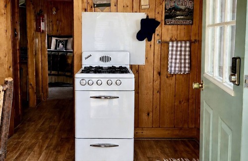 Riverside Cabin | Tiny Cabin Perfect an Individual Escape with BBQ in Riverside, Wyoming