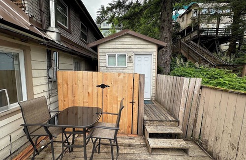 Downtown Juneau Apartment | Tiny Home - Walk Everywhere - Private & Convenient - Sleeps 2 - No Car Needed