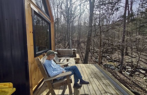 Jasper Cabin | Tiny home with AC in Jasper and Wood Burning Hot Tub
