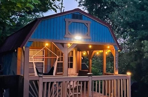 Sevierville Cottage | Tiny house experience! Re-discover Life, Love, Self and Peace