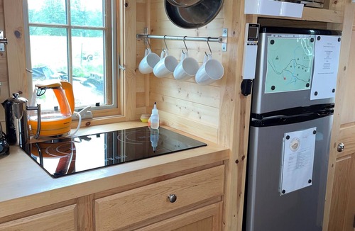 Shelton House | Tiny house on Organic Farm - Quiet & Clean w Fast wifi 3bd/1ba