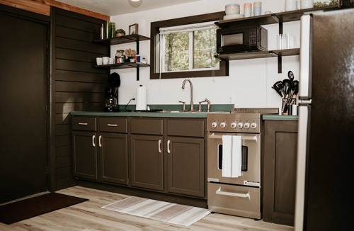 Cushing Cabin | “Tiny Timber” Scandi cabin W/Sauna, plunge tub!