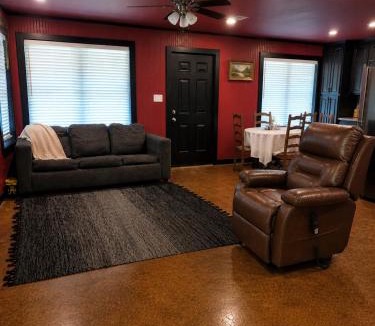 Conway House | Toad-Ally Cozy Cottage - Conway Getaway