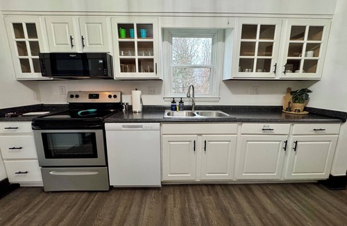 Plain City House | Tranquil Farmhouse Retreat - Dublin, Murfield, Plain City