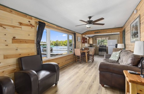 Emily House | Tranquil Lakefront Retreat, Steps From the Water!