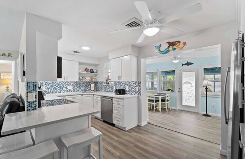 Englewood South House | Tranquil & Spacious Heated Pool, Hot Tub, Parking