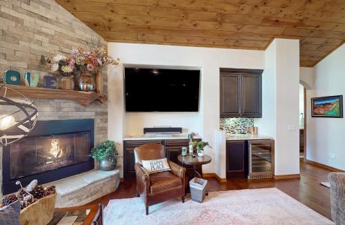 Torreon House | Tranquil Torreon Pines and Fairway Hideaway