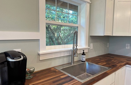 Hoopa Cottage | Tranquility Riverview Cottage