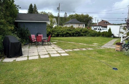 Coniston Apartment | Trans-Canada Stopover basement apartment with full kitchenand space.