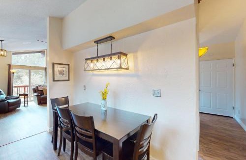 Shadow Mountain House | Treetop Oasis
