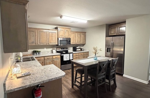 Warrensburg House | Tremendous 3-bedroom townhome with close to Cave Hollow Park in Warrensburg