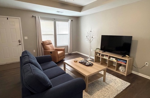 Warrensburg House | Tremendous 3-bedroom townhome with close to Cave Hollow Park in Warrensburg