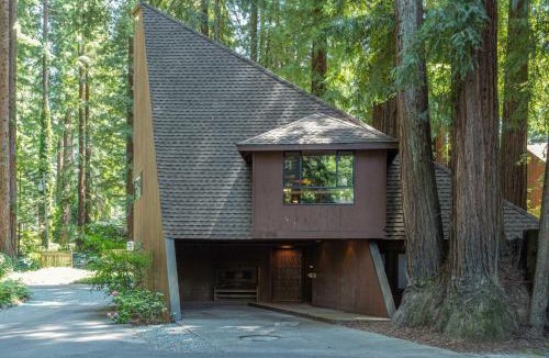 Northwood House | Tri-Level MCM Masterpiece Redwoods Golf & Spa